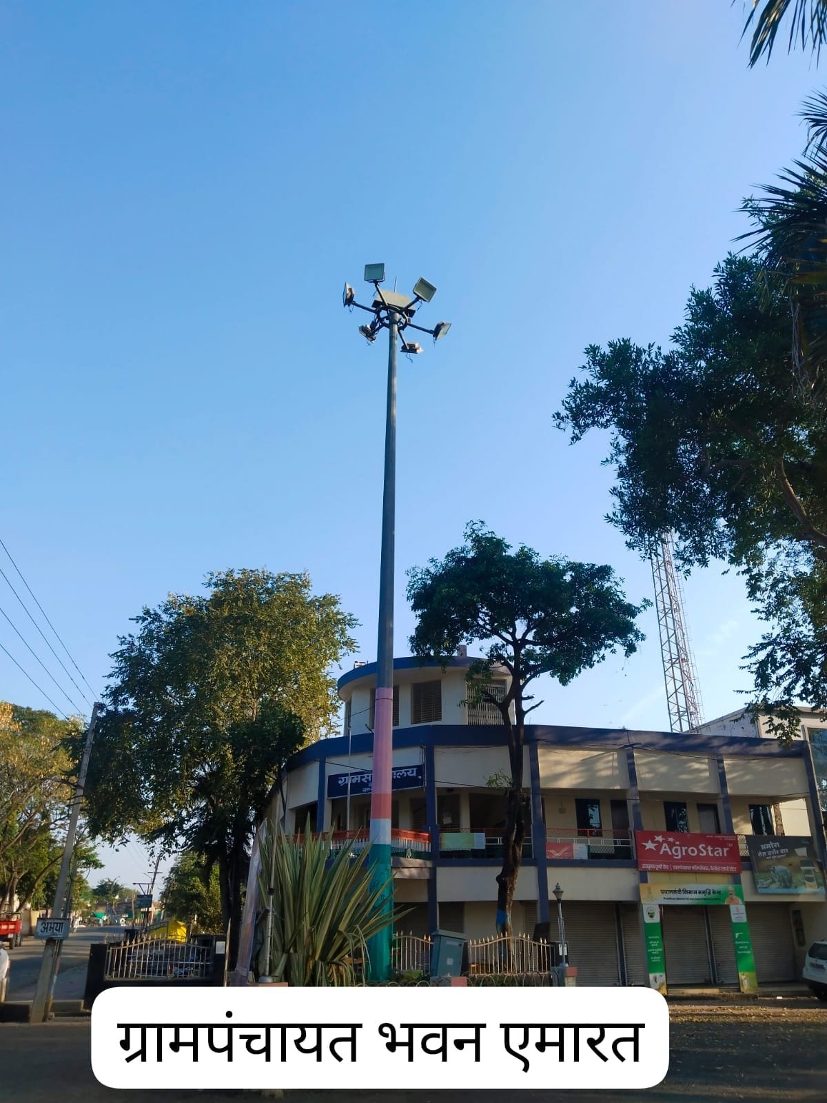 गावात हायमास्ट लाईट्सची उपलब्धता.