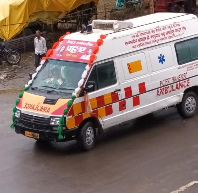 गावातील आजारी व्यक्तींसाठी मोफत रुग्णवाहिका सेवा